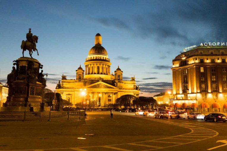 Sankt Petersburg bei Nacht